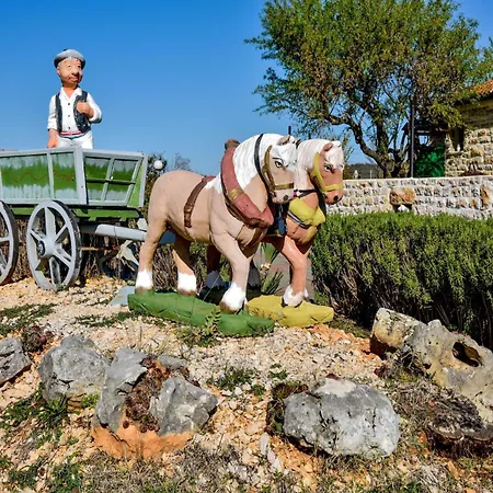 Vikendica Anita 2 Mit Pool By Interhome