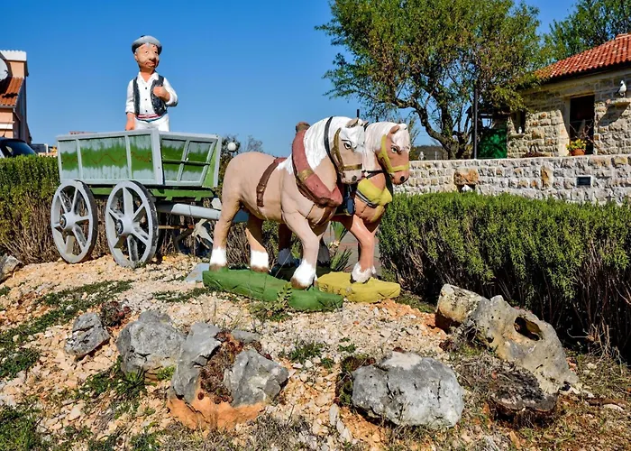 Vikendica Anita 2 Mit Pool By Interhome