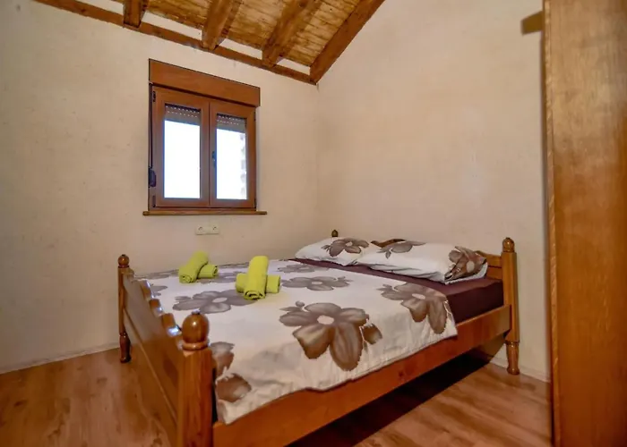 Сasa de vacaciones Anita 2 Mit Pool By Interhome Budak
